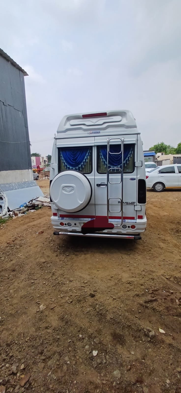 Tempo Traveller — Non AC Photo 5