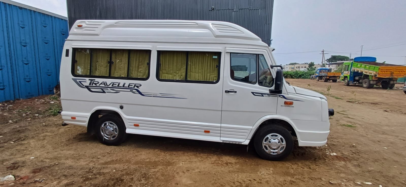 Tempo Traveller — Non AC Photo 2