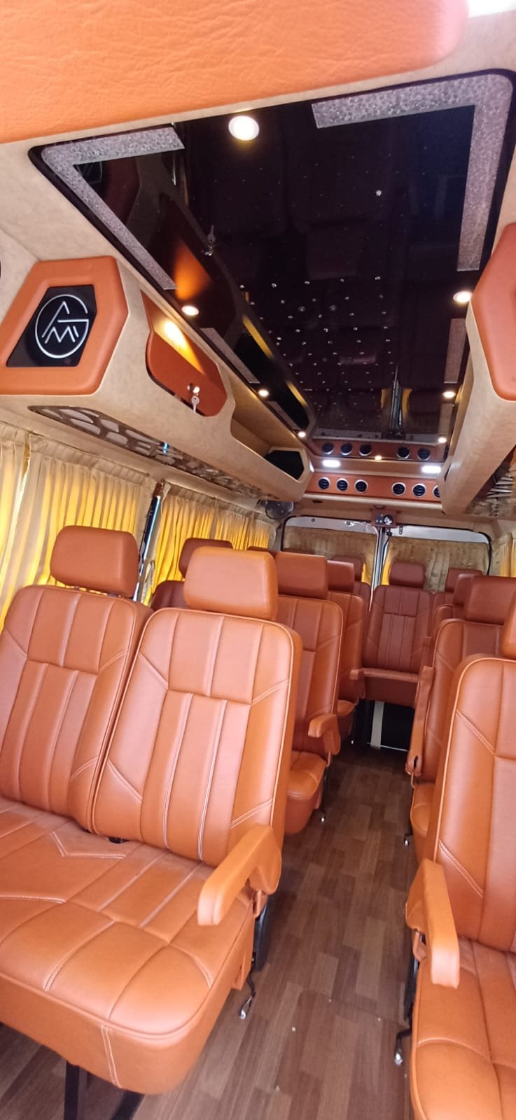 Tempo Traveller — Non AC Photo 4