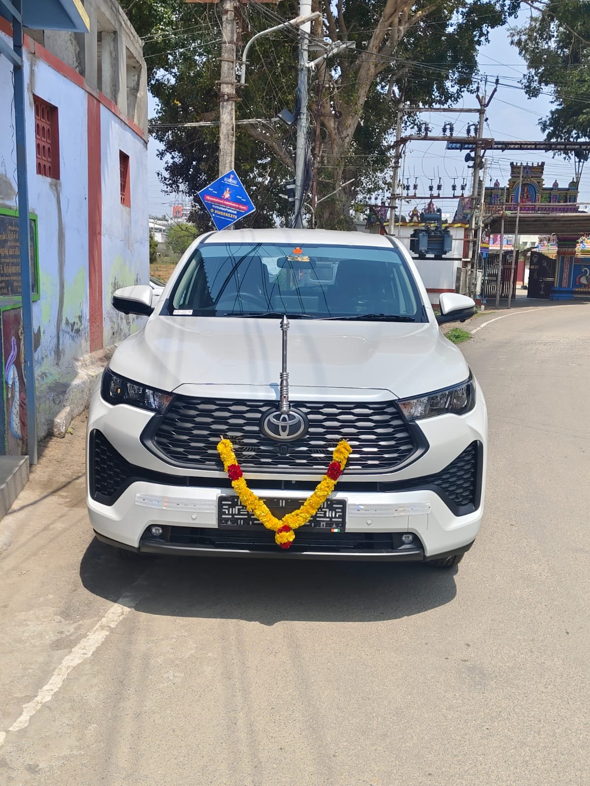 Toyota Innova Hycross — AC Photo 1